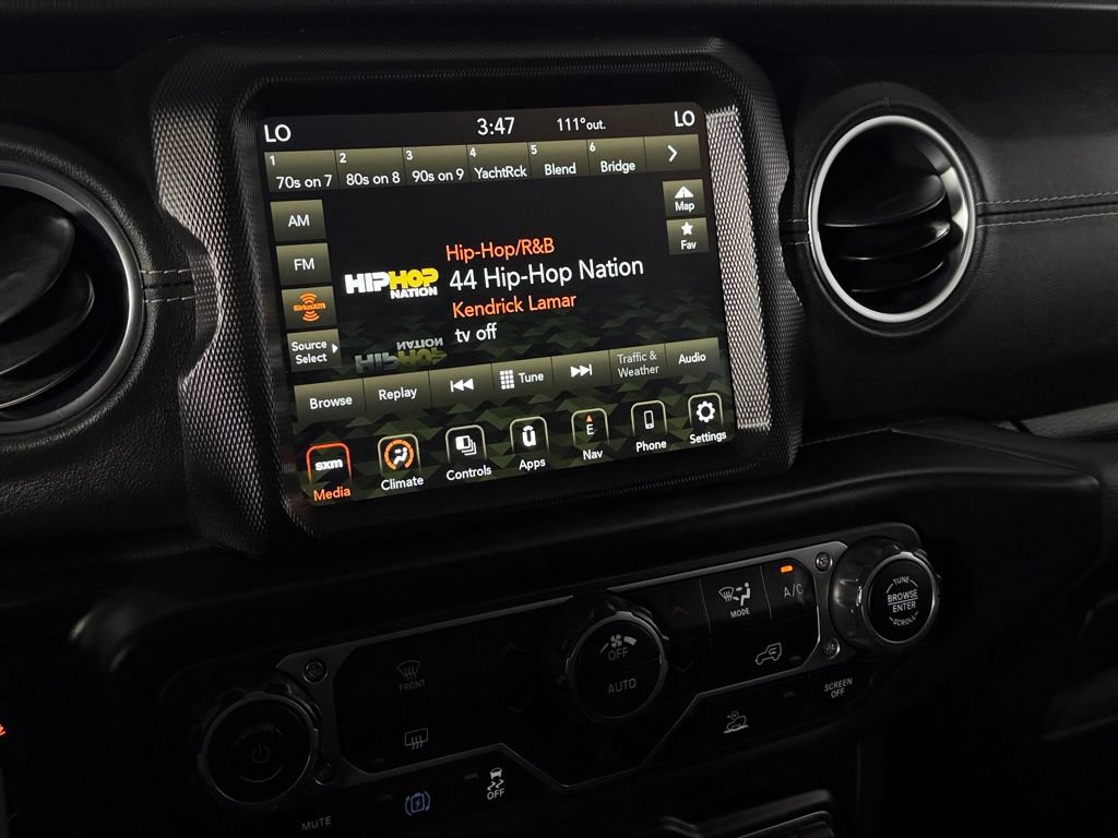 Used 2023 Jeep Wrangler Unlimited Sahara AWD/4WD image 18
