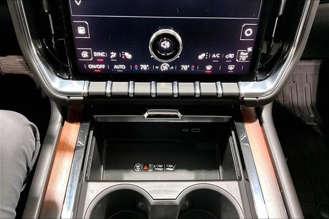 Used 2025 GMC Yukon Denali w/ Sun & Power Step Package image 16