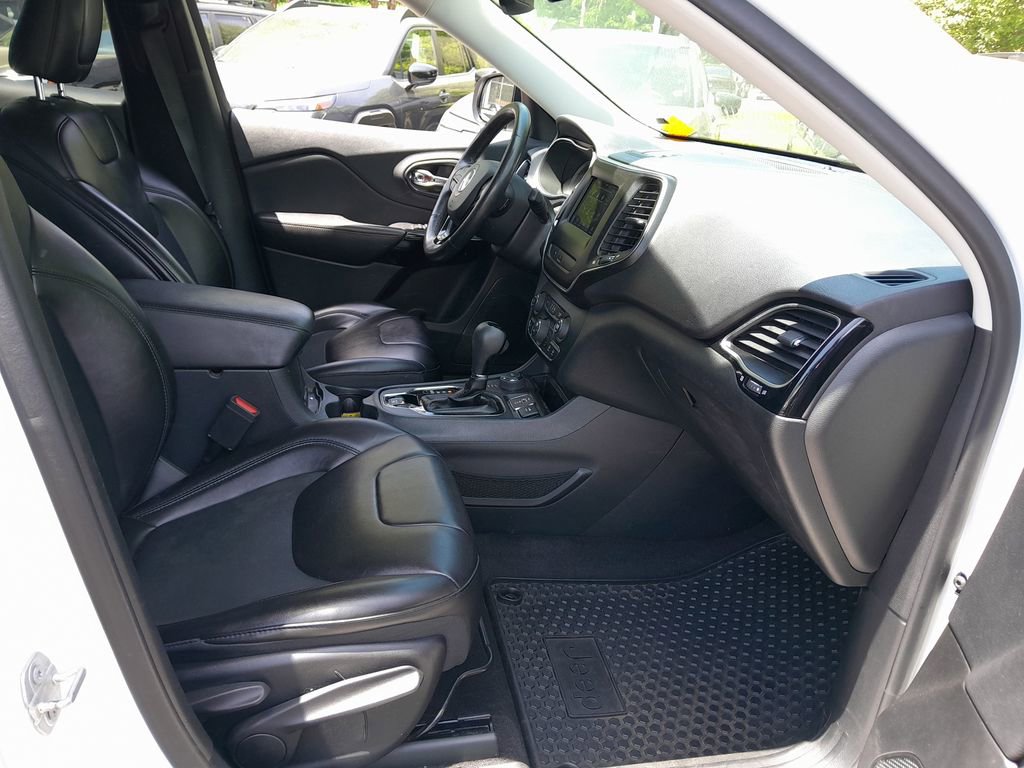 Used 2019 Jeep Cherokee Latitude Plus AWD/4WD image 40