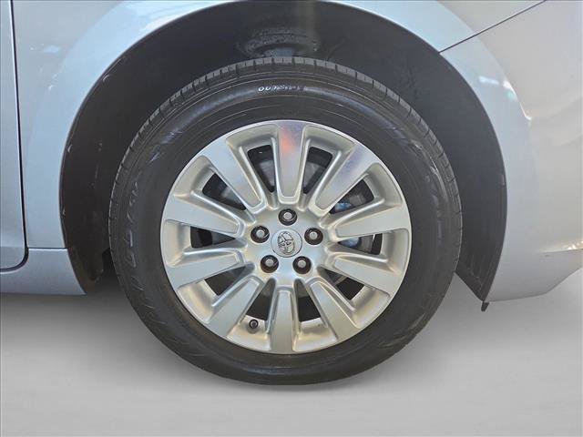 Used 2016 Toyota Sienna XLE w/ XLE Navigation Package AWD/4WD image 23