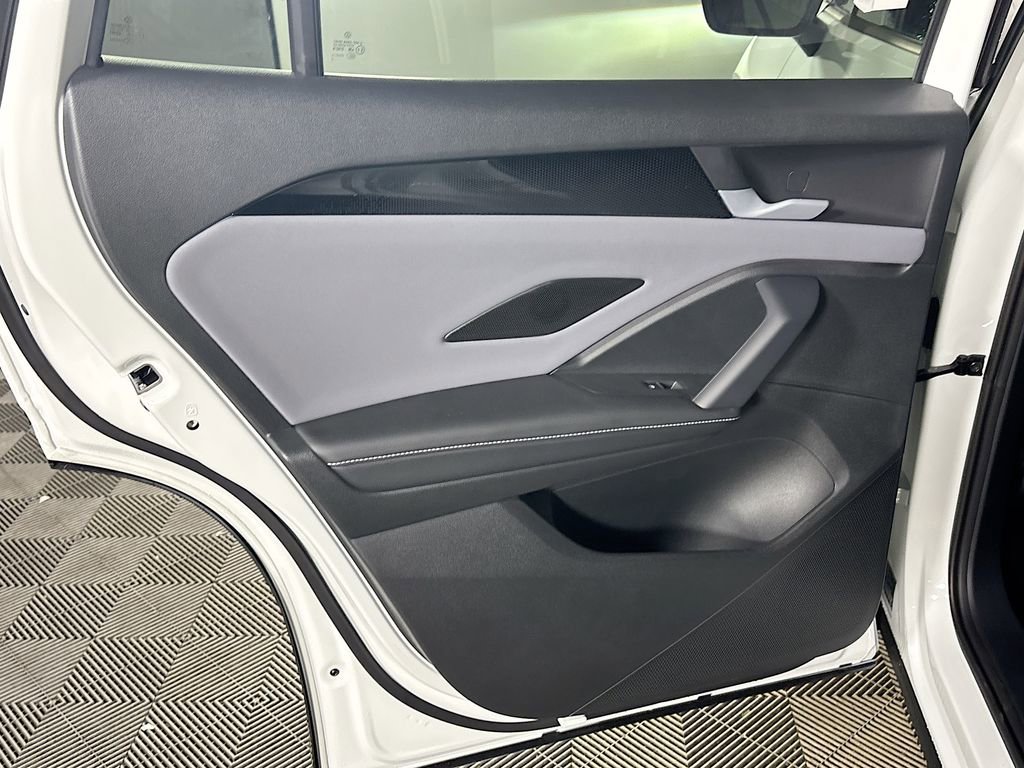 New 2025 Volkswagen Tiguan SE R-Line image 19