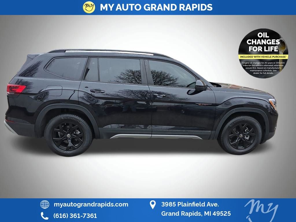 Used 2024 Volkswagen Atlas Peak Edition SE image 8