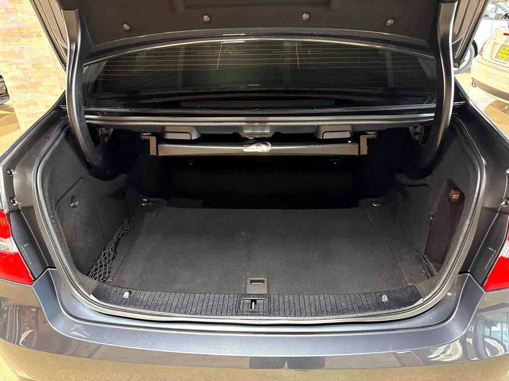 Used 2013 Mercedes-Benz E 350 BlueTEC Sedan image 16