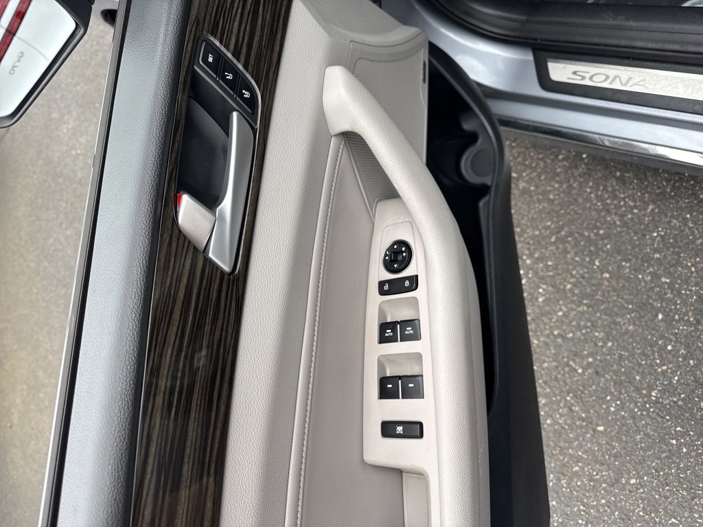 Used 2016 Hyundai Sonata Limited image 17