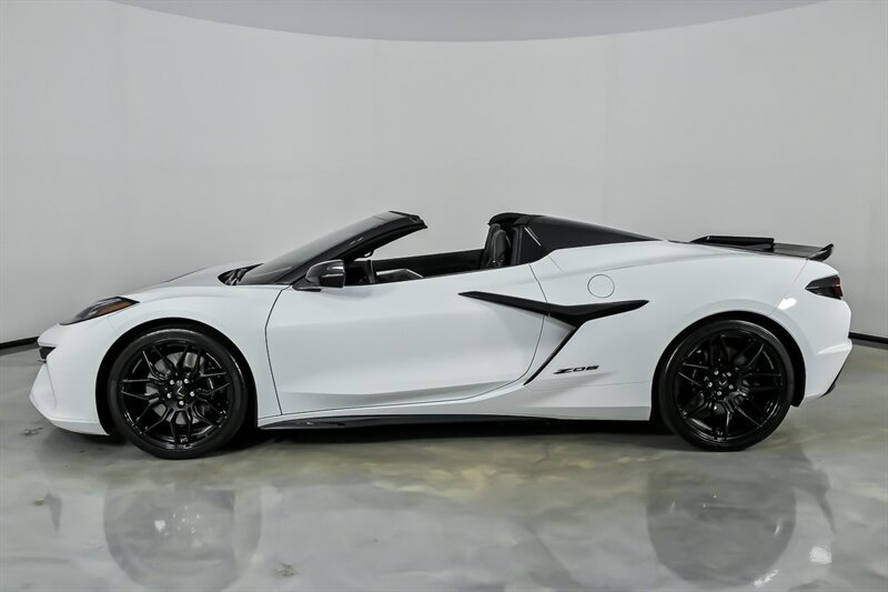 Used 2024 Chevrolet Corvette Z06 RWD image 5