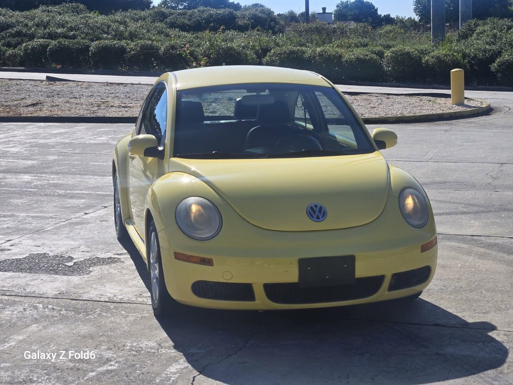 Used 2009 Volkswagen Beetle S image 2