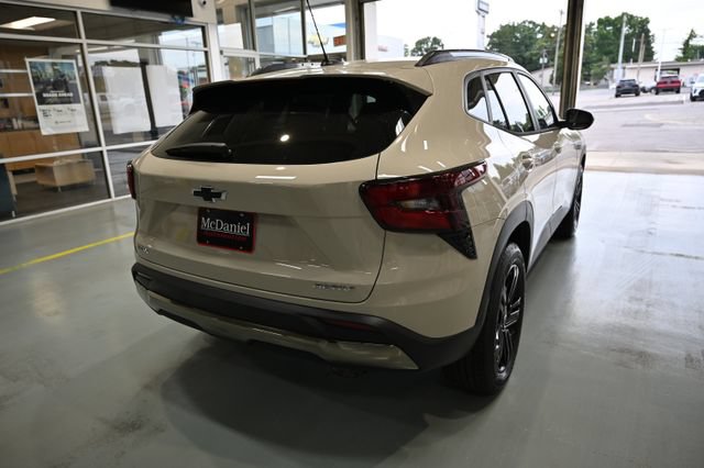 New 2026 Chevrolet Trax ACTIV w/ Sunroof Package FWD image 5