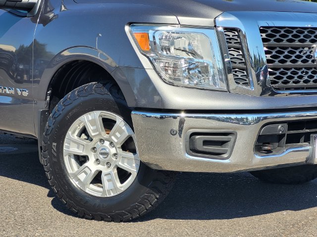 Used 2018 Nissan Titan SV w/ SV Convenience Package AWD/4WD image 4