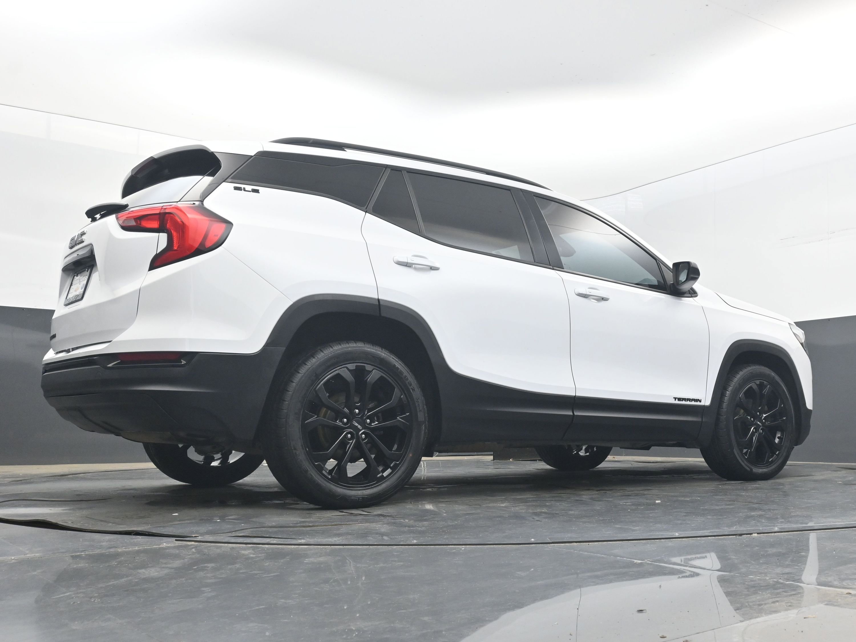 Used 2020 GMC Terrain SLE w/ Driver Convenience Package FWD image 27
