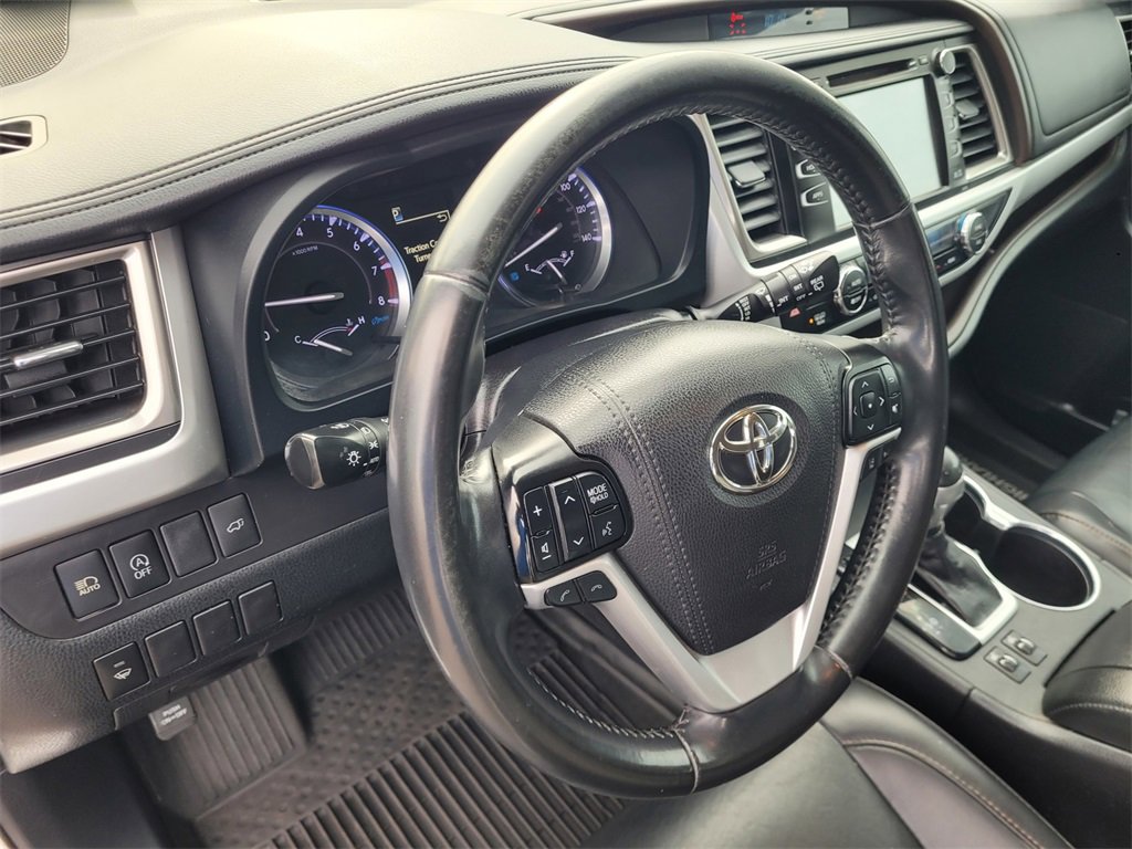 Used 2019 Toyota Highlander XLE image 26