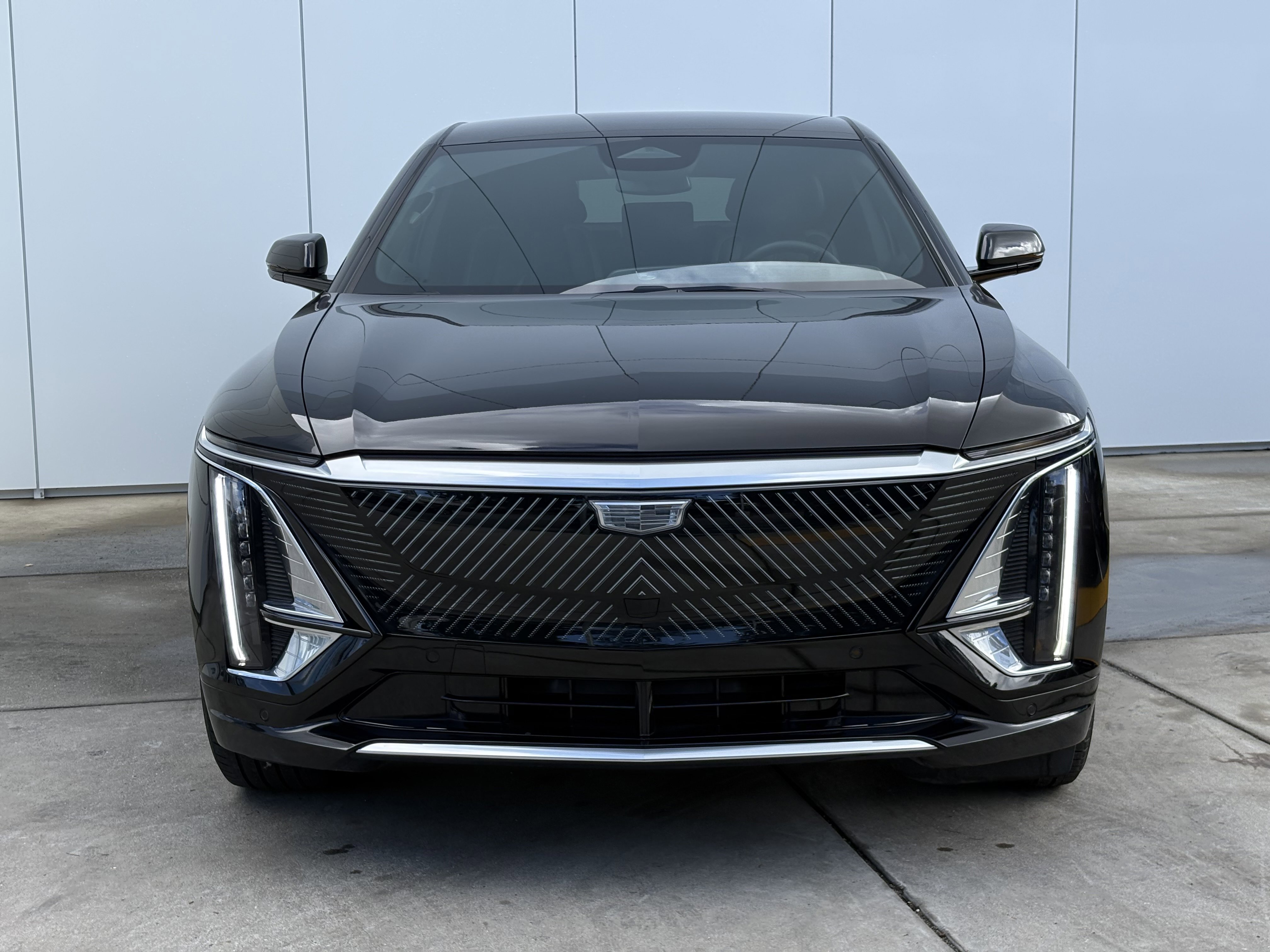 Used 2024 Cadillac Lyriq Tech AWD/4WD image 3