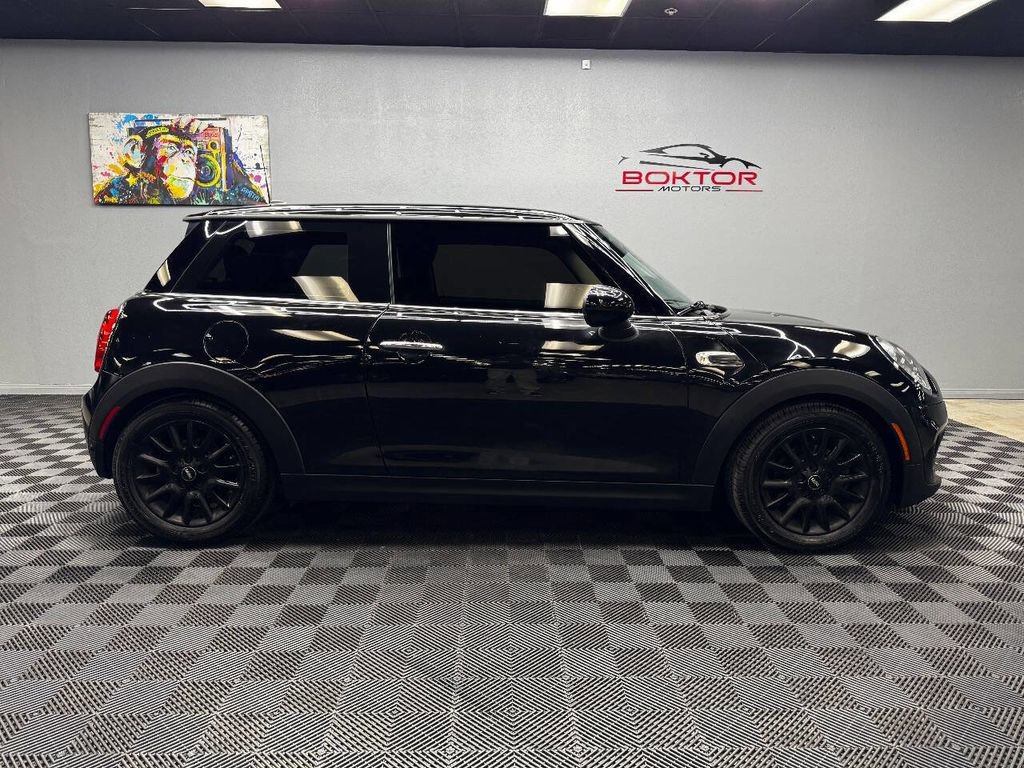 Used 2018 MINI Cooper 2-Door Hardtop w/ Signature Line Package image 17