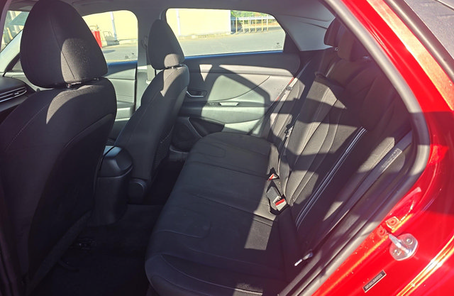 Used 2021 Hyundai Elantra SEL w/ Convenience + Premium Package FWD image 10
