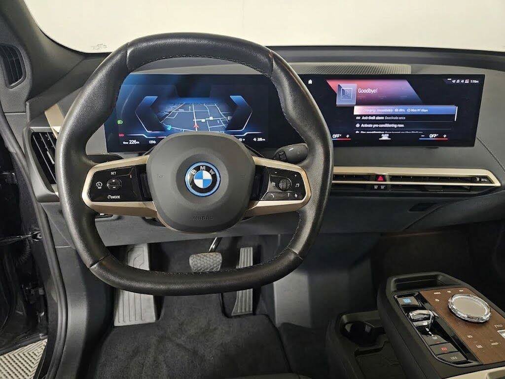 Used 2023 BMW iX xDrive50 w/ Ultimate Package 2 AWD/4WD image 9