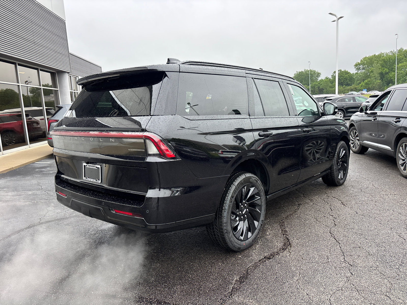 New 2026 Lincoln Navigator Reserve w/ Jet Appearance Package AWD/4WD image 7