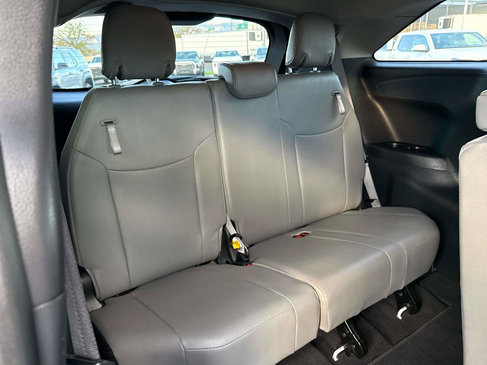 Used 2025 Toyota Sienna XLE FWD image 18