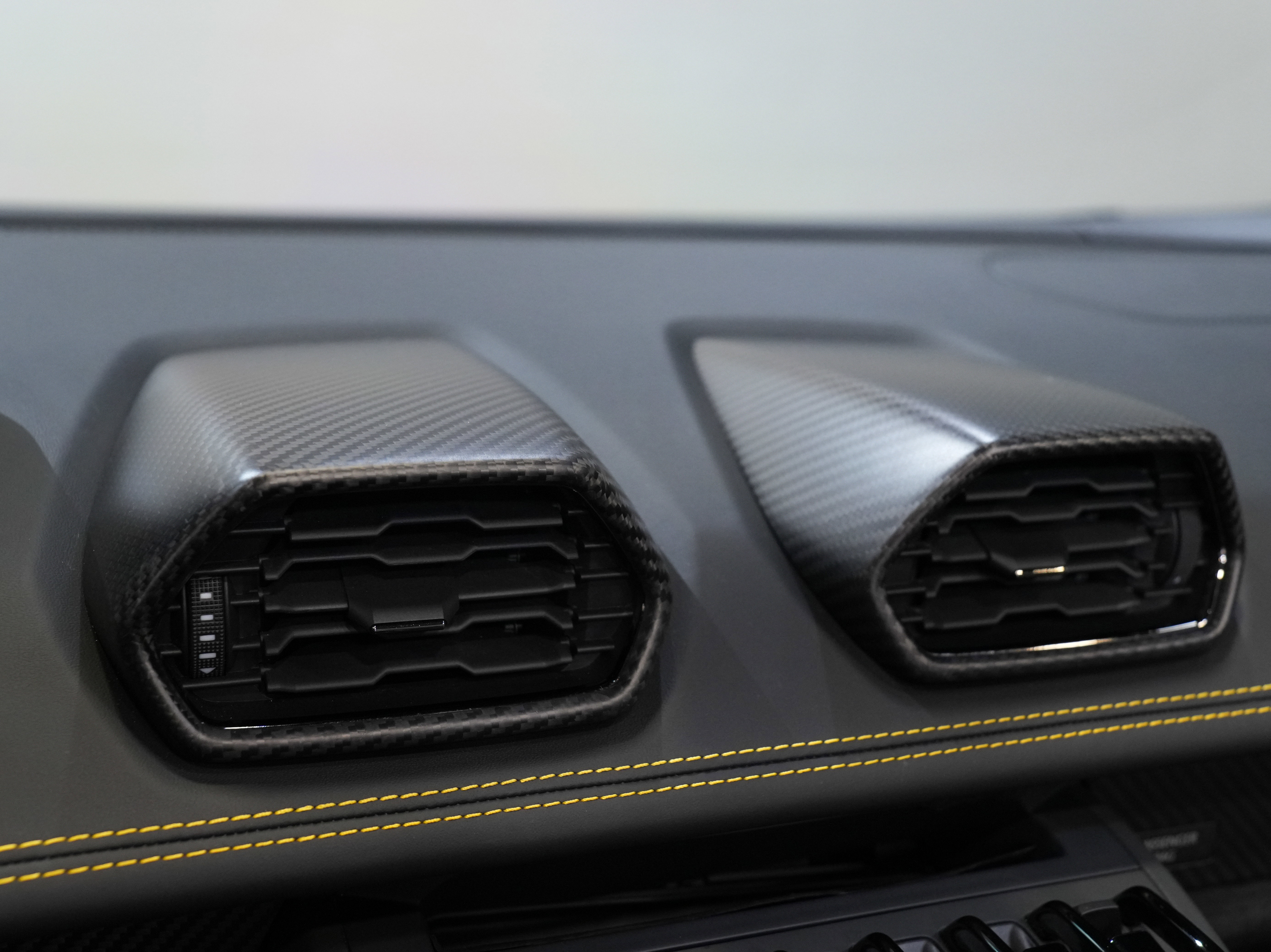 Used 2024 Lamborghini Huracan EVO image 54