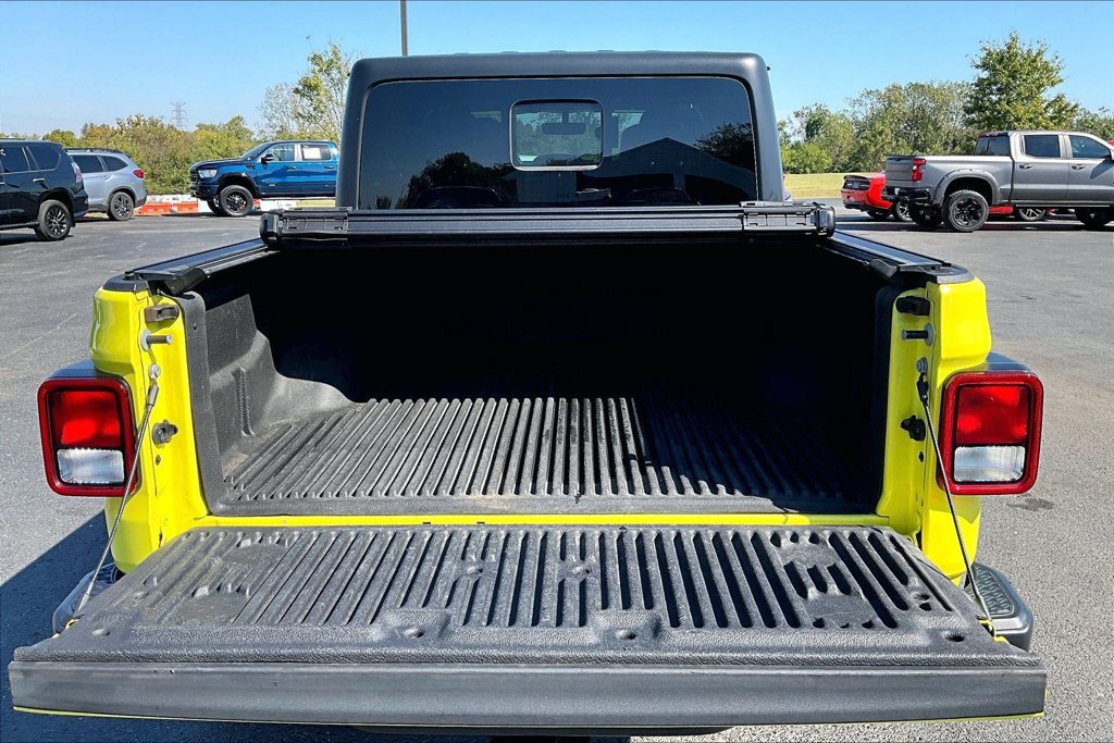 Used 2023 Jeep Gladiator Sport AWD/4WD image 9