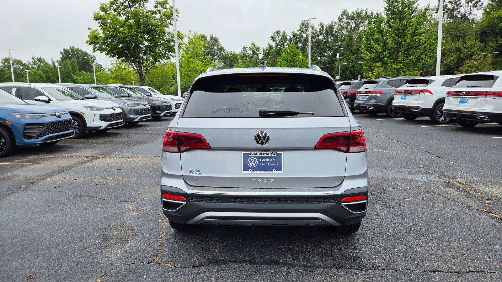 Used 2023 Volkswagen Taos SE w/ Panoramic Sunroof Package FWD image 4