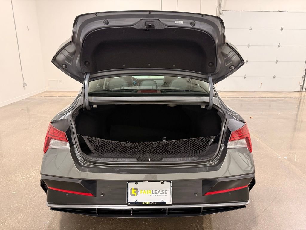 Used 2024 Hyundai Elantra Limited image 9