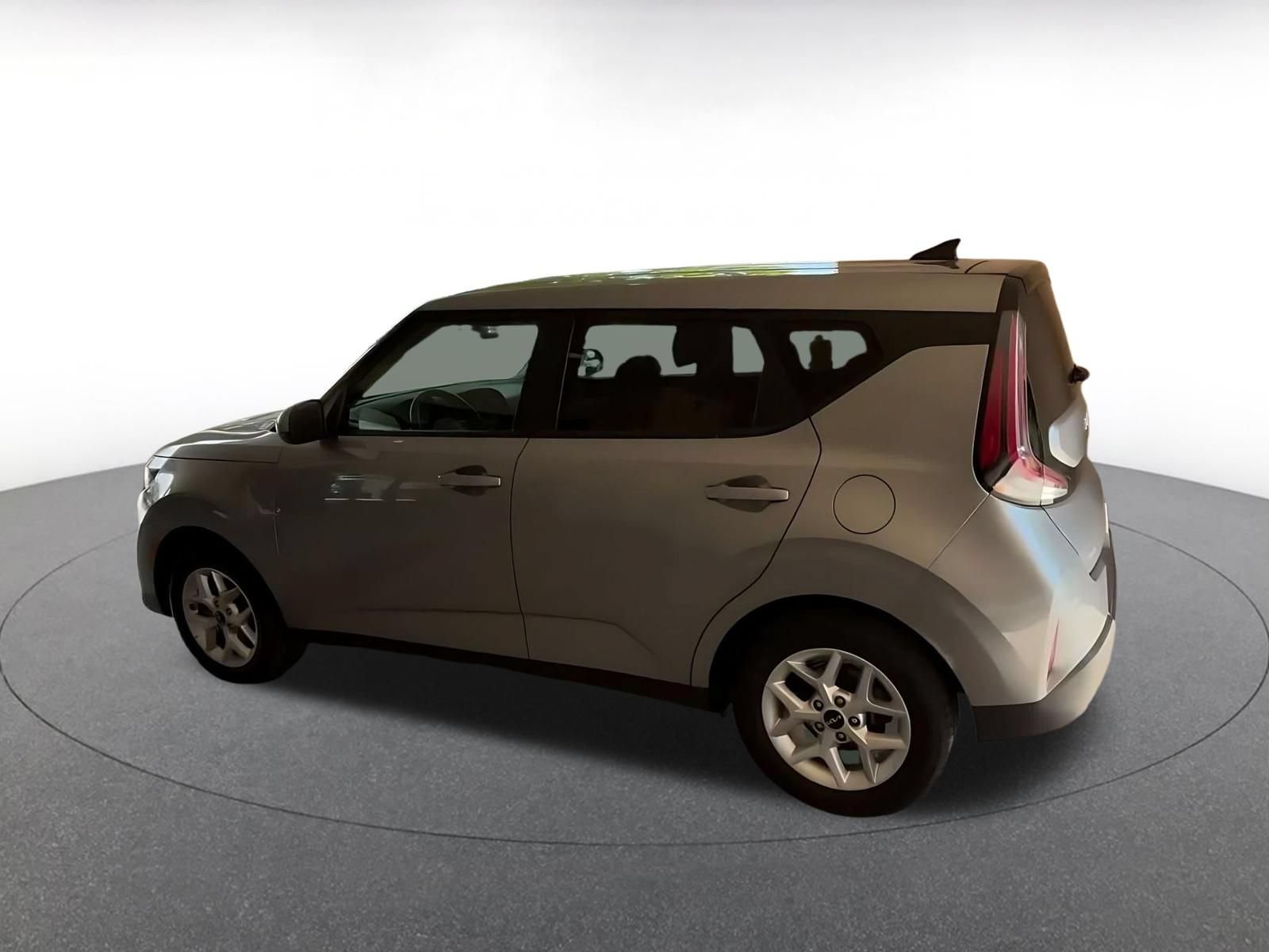 Used 2025 Kia Soul LX w/ LX Technology Package FWD image 9