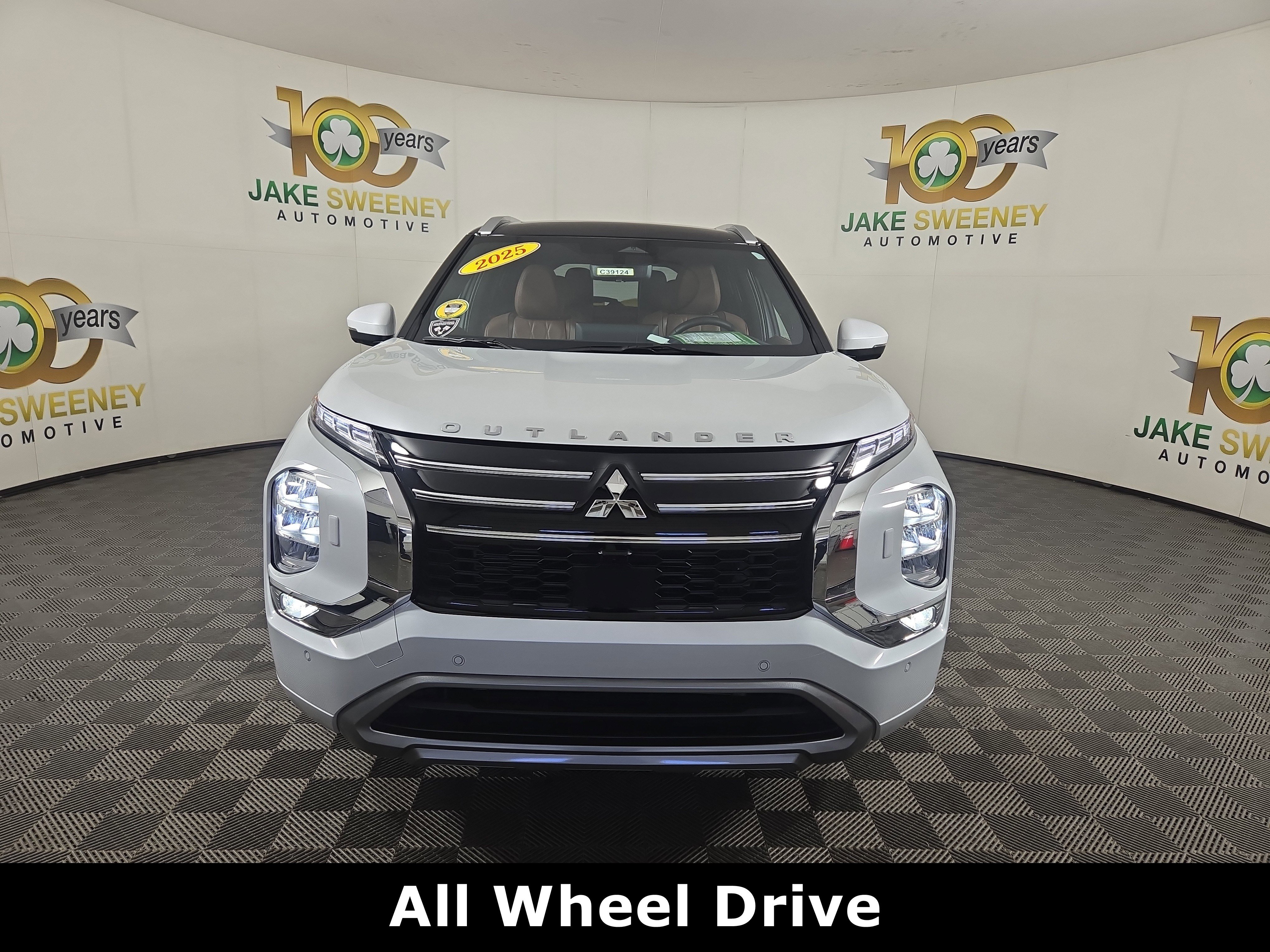 Used 2025 Mitsubishi Outlander SEL image 3