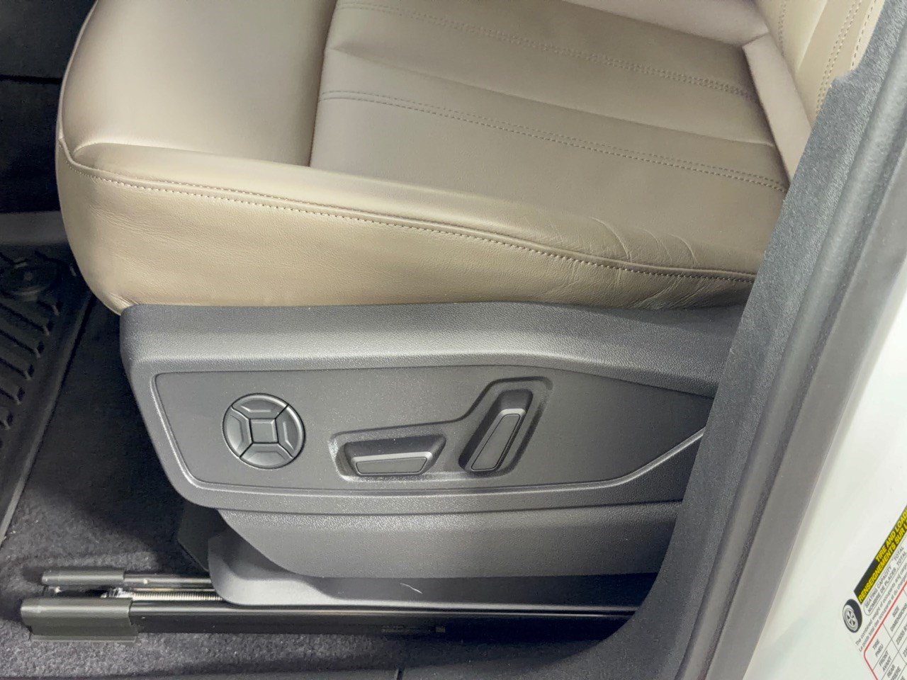 Certified 2025 Audi Q5 Premium w/ Convenience Package AWD/4WD image 16