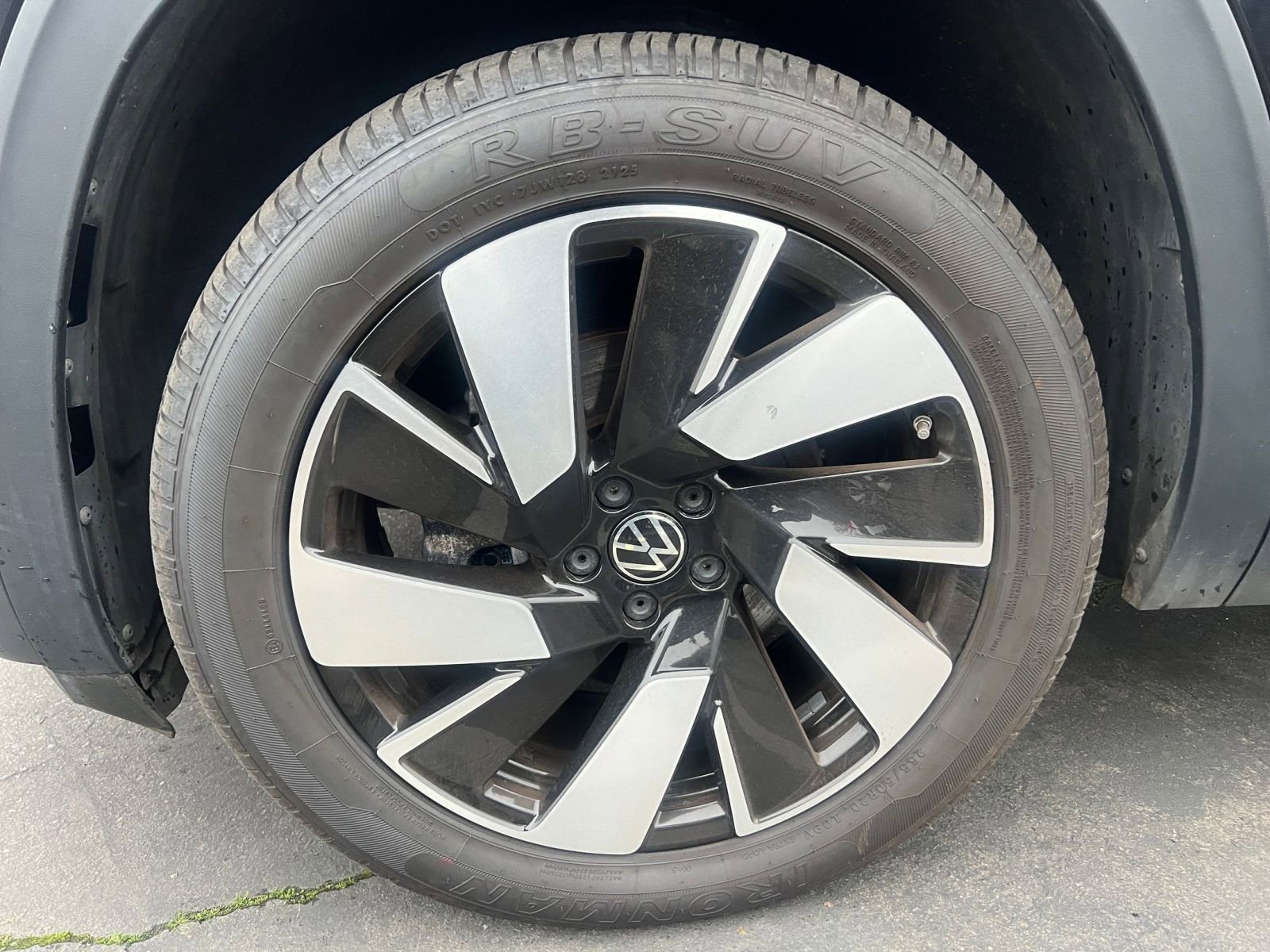 Used 2025 Volkswagen Atlas Cross Sport SE image 30