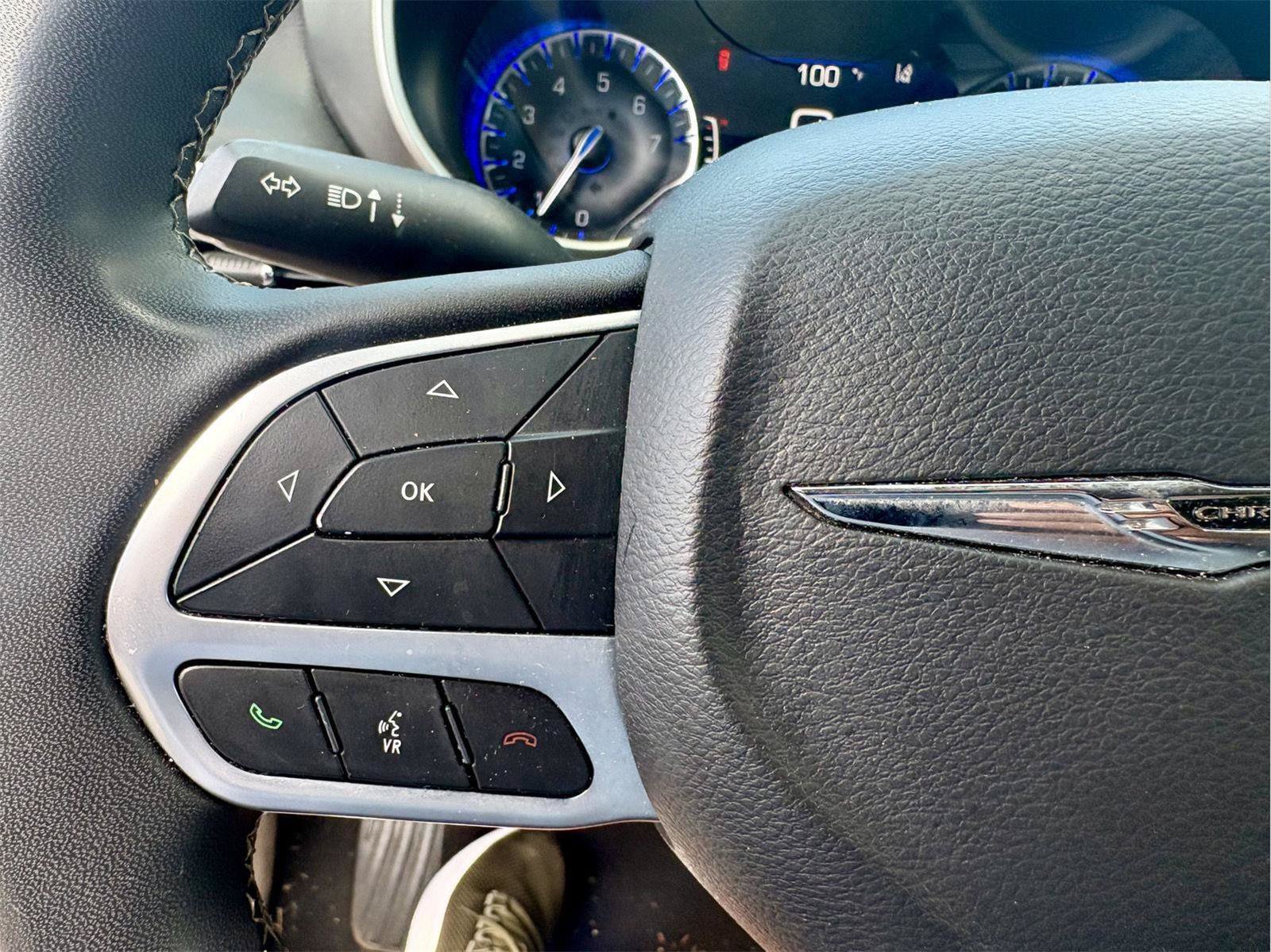 Used 2022 Chrysler Pacifica Touring-L FWD image 21