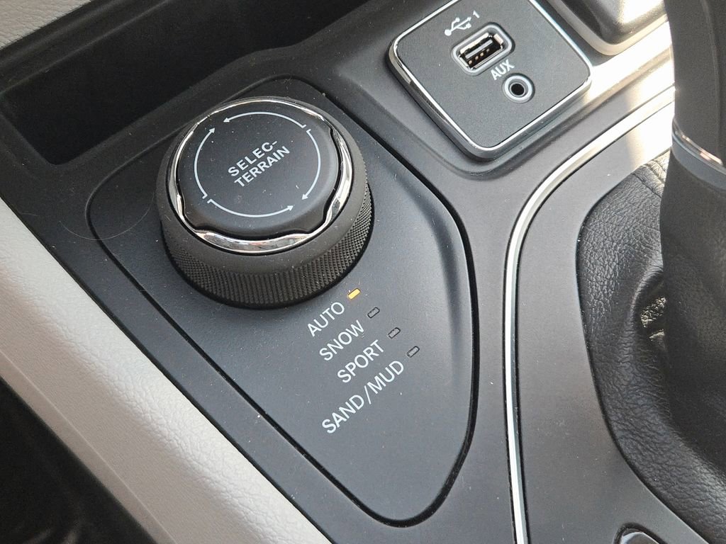 Certified 2021 Jeep Cherokee Latitude Lux image 25