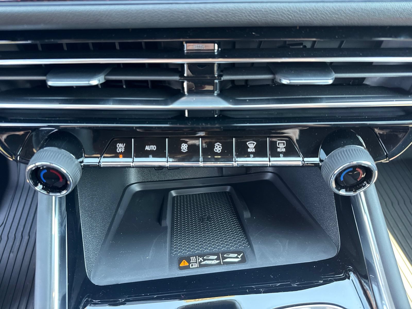 New 2027 Chevrolet Traverse RS w/ LPO, Floor Liner Package AWD/4WD image 29