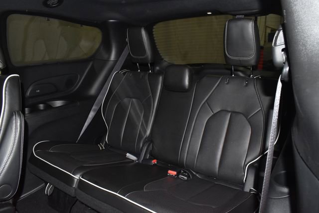 Used 2025 Chrysler Pacifica Limited image 37