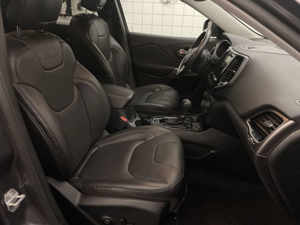 Used 2020 Jeep Cherokee Limited AWD/4WD image 20