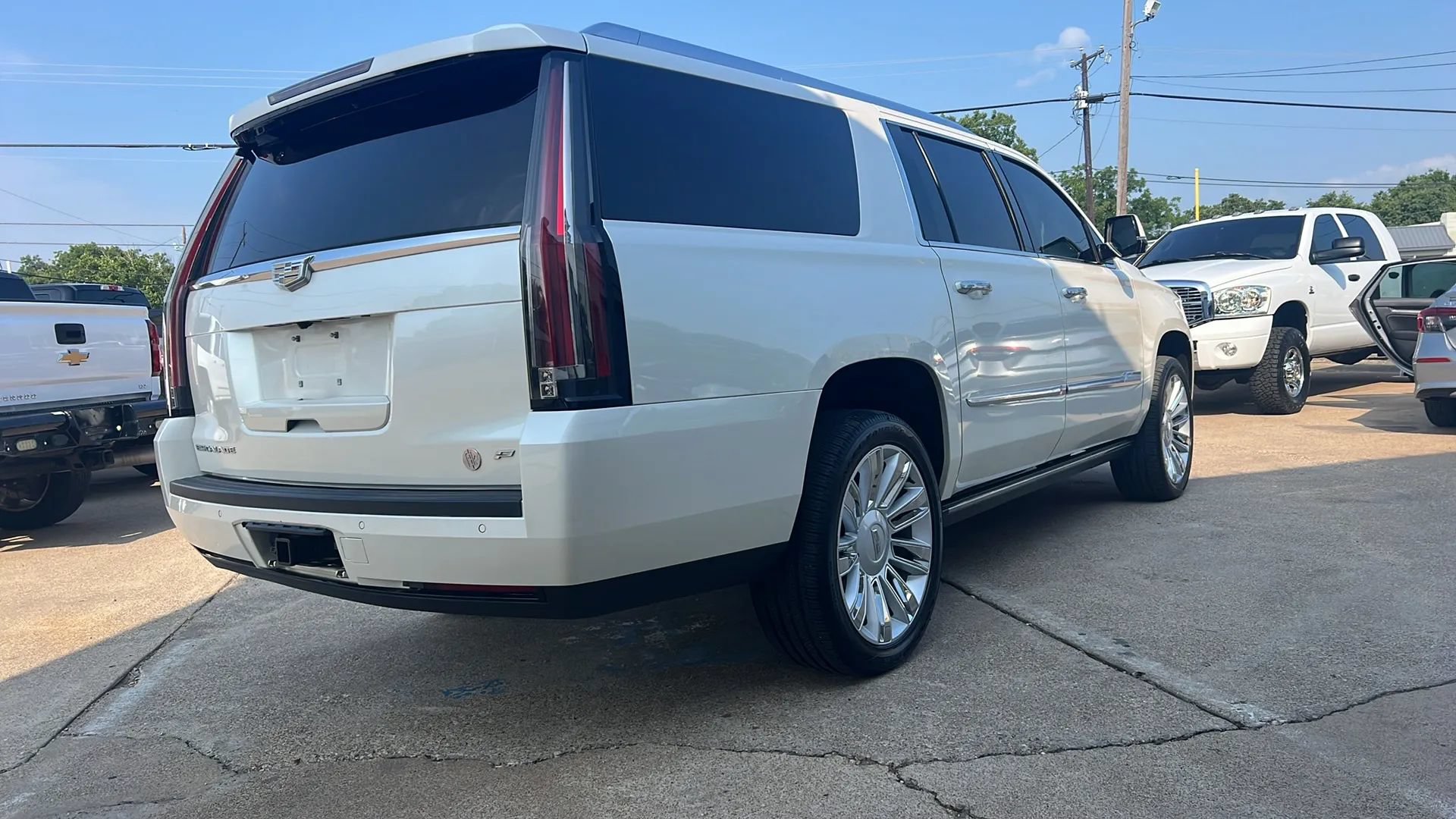 Used 2015 Cadillac Escalade ESV Platinum AWD/4WD image 3