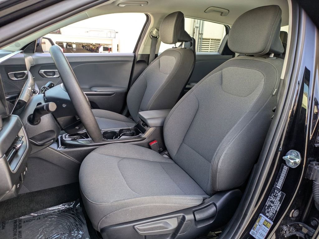 Used 2025 Kia K4 LXS image 23