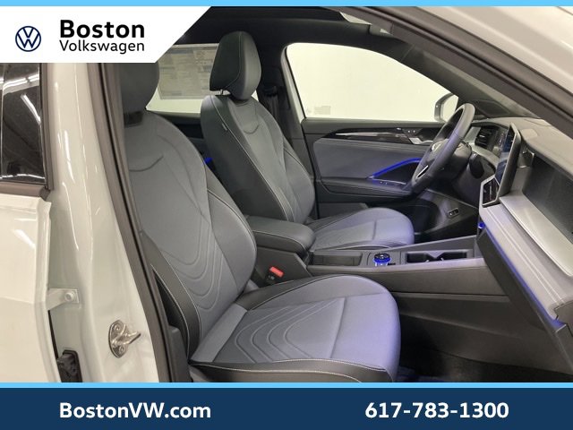 New 2025 Volkswagen Tiguan SE R-Line image 13