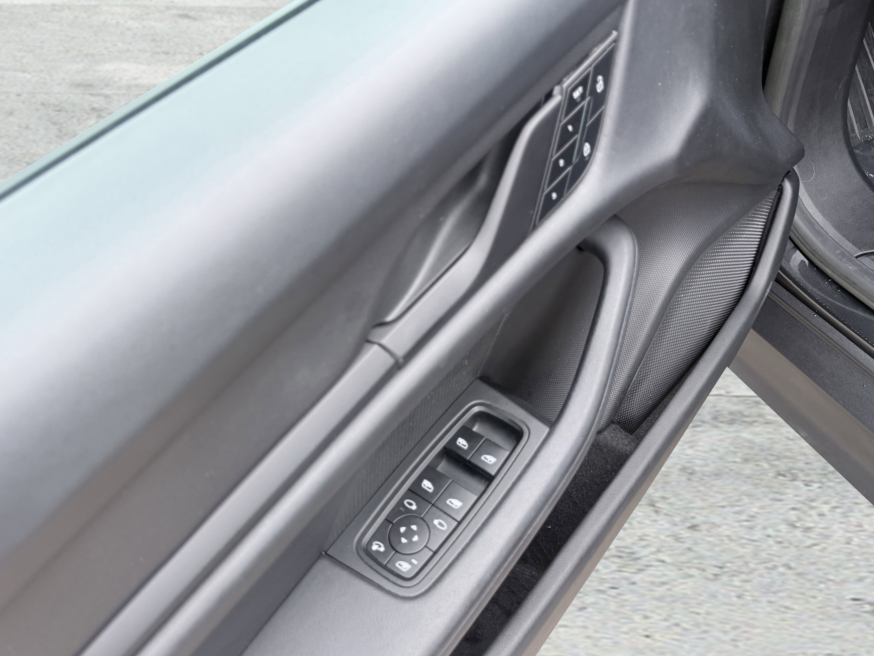 Used 2023 Porsche Taycan image 72