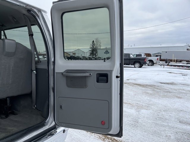 Used 2013 Ford E-350 and Econoline 350 XLT image 6
