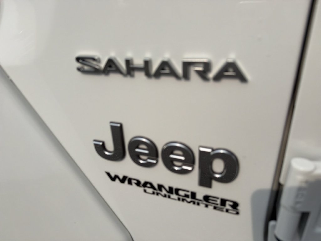 Used 2018 Jeep Wrangler Unlimited Sahara AWD/4WD image 15