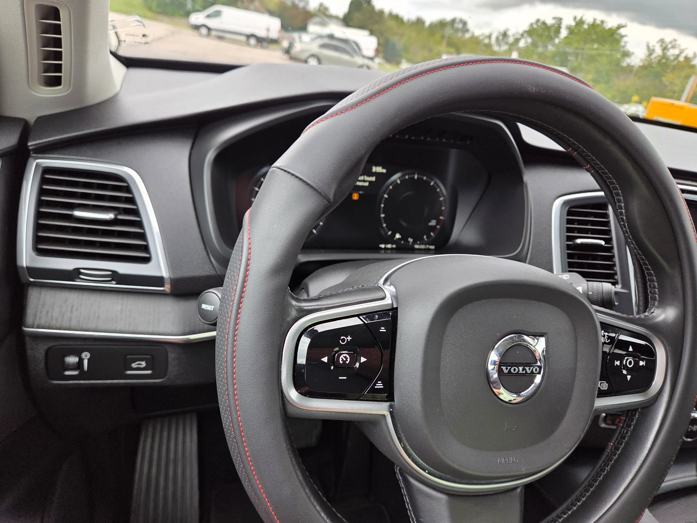 Used 2020 Volvo XC90 T6 Momentum AWD/4WD image 26