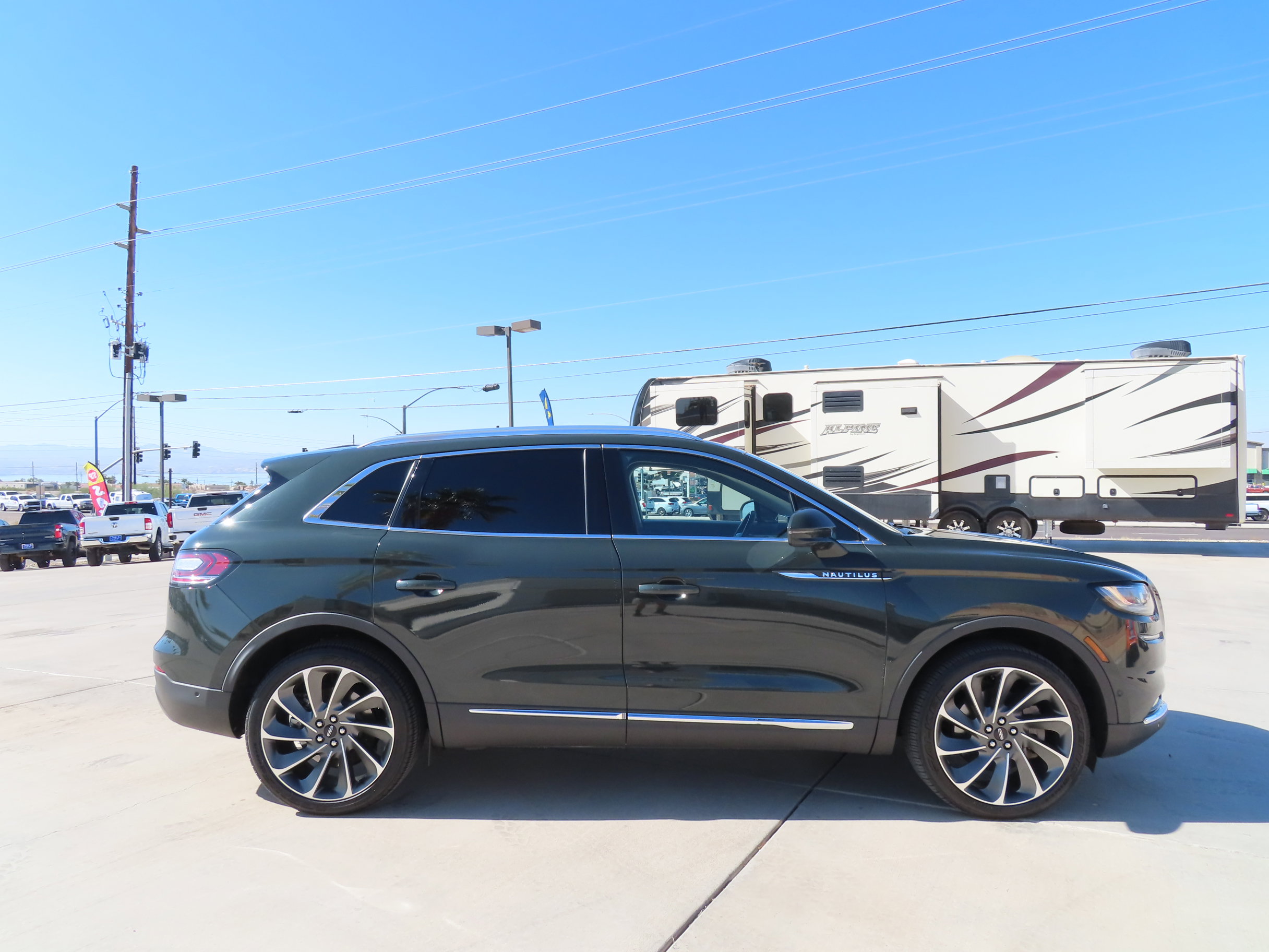 Used 2022 Lincoln Nautilus Reserve w/ Equipment Group 202A image 9