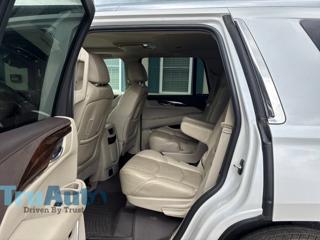 Used 2017 Cadillac Escalade Premium Luxury w/ LPO, Radiant Package AWD/4WD image 39