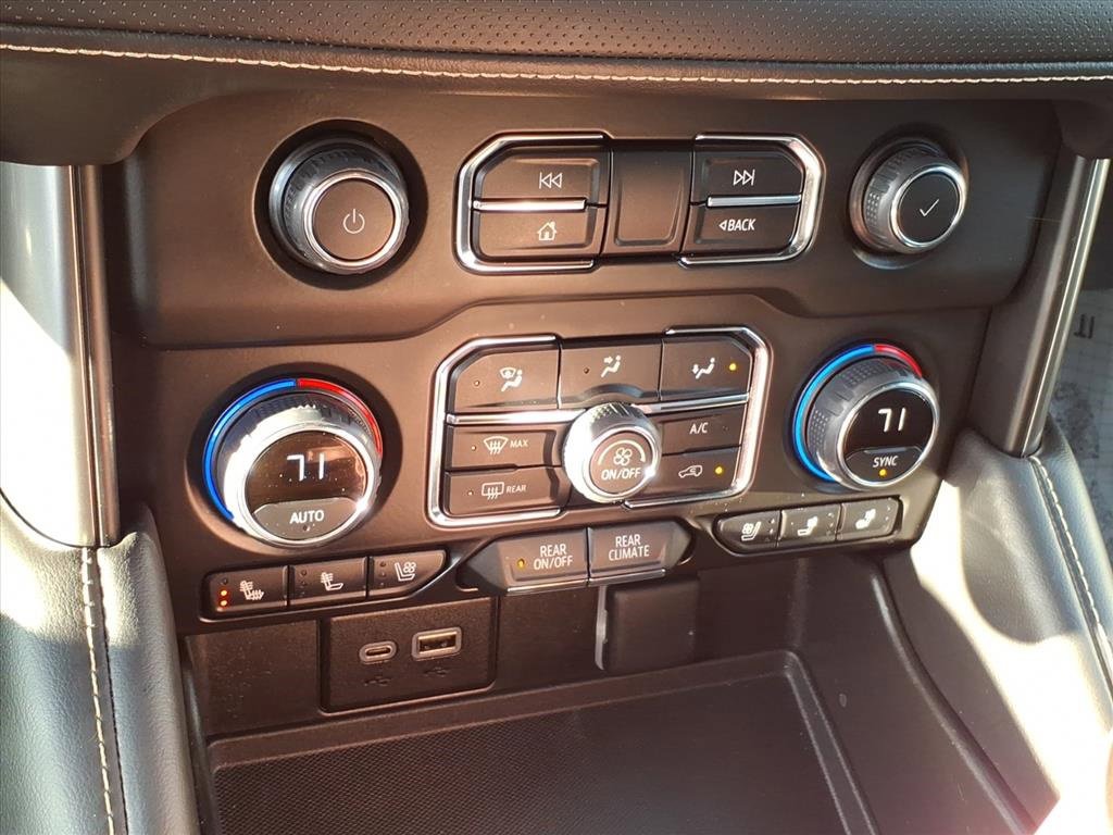 Used 2023 Chevrolet Suburban Premier image 21