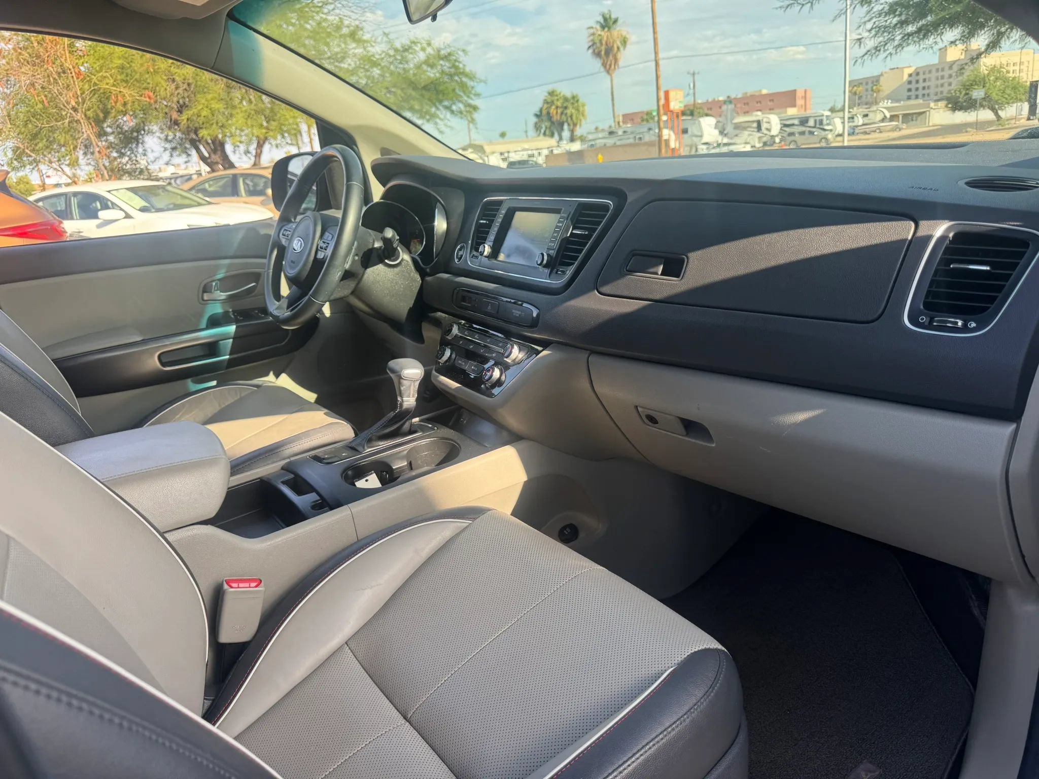Used 2017 Kia Sedona LX w/ LX Essentials Premium Package FWD image 35