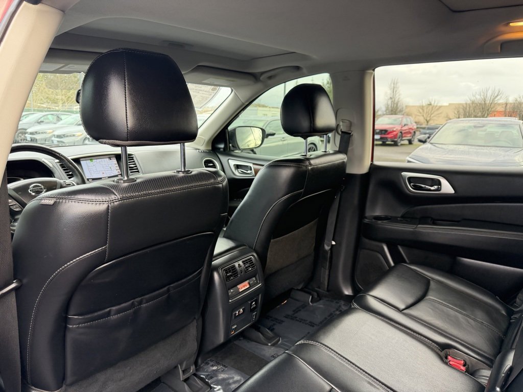 Used 2019 Nissan Pathfinder Platinum image 32