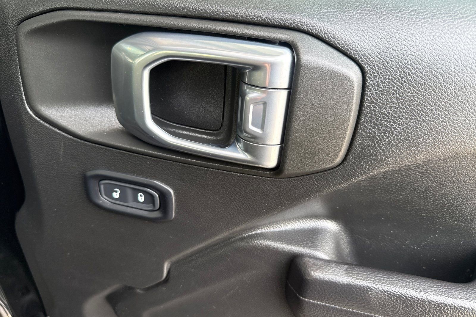 Used 2022 Jeep Gladiator Sport AWD/4WD image 19