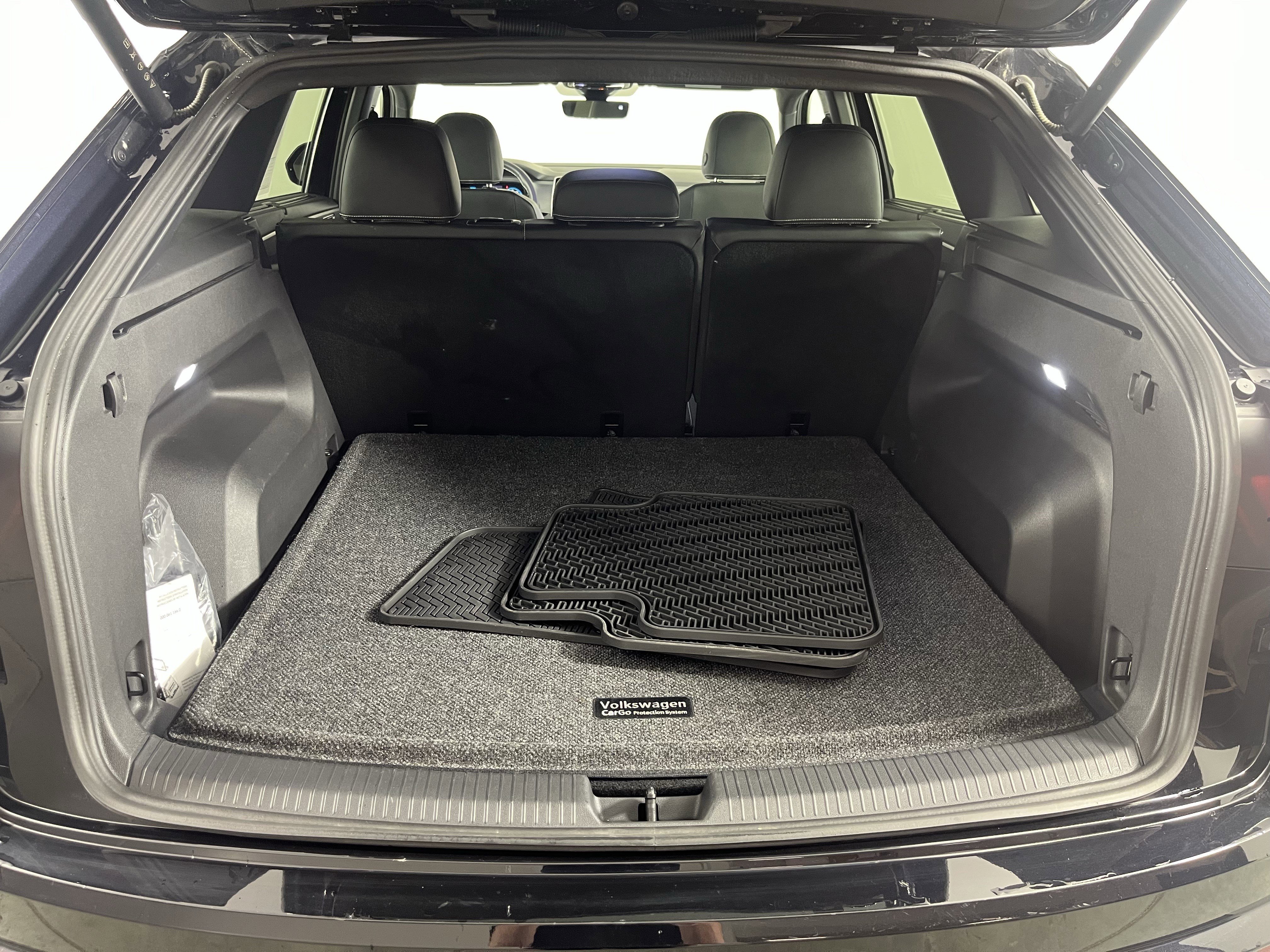 Used 2025 Volkswagen Atlas Cross Sport SE image 27