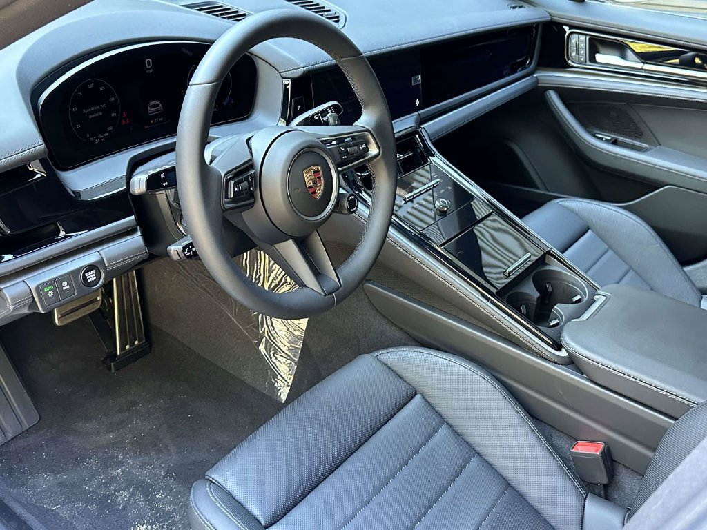 New 2025 Porsche Panamera image 4