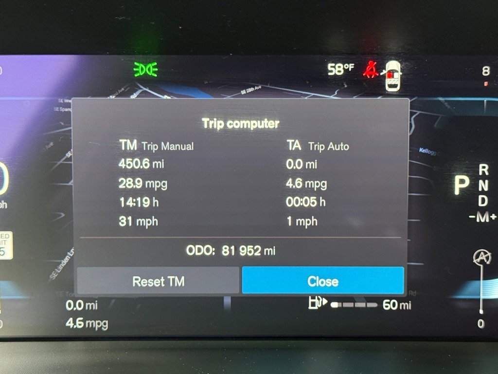 Used 2023 Volvo XC40 B5 Core image 33