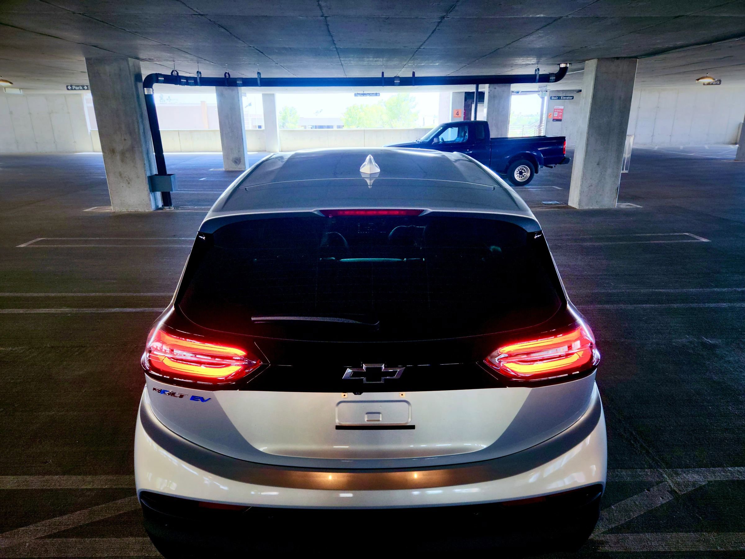 Used 2023 Chevrolet Bolt LT w/ Infotainment Package FWD image 5